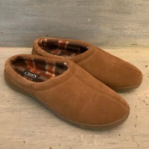 Chaps Men's Tan Suede Slip-On Slippers